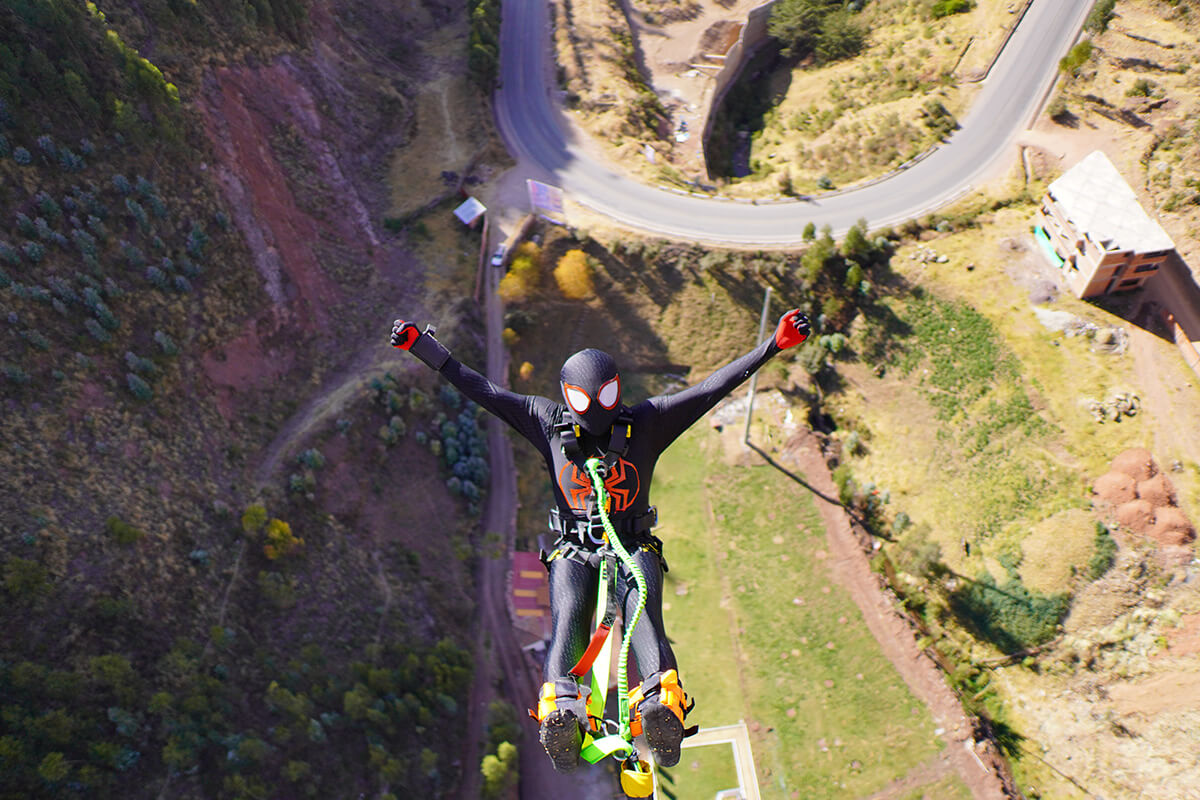 Sbungee jumping action valley peru